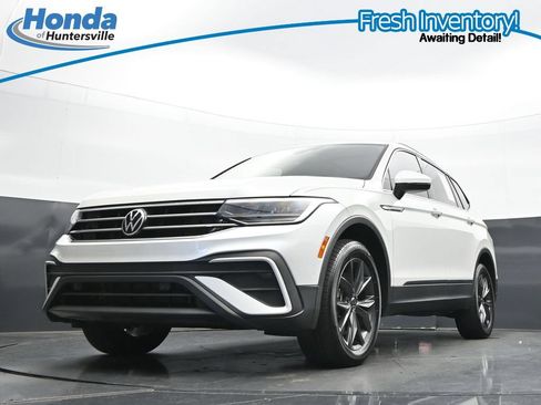 Used 2023 Volkswagen Tiguan SE w/ Panoramic Sunroof Package FWD image 29