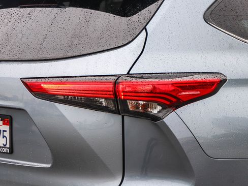 Used 2021 Toyota Highlander Platinum image 10