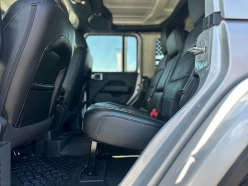 Used 2022 Jeep Wrangler Unlimited Sahara w/ Cold Weather Group image 20