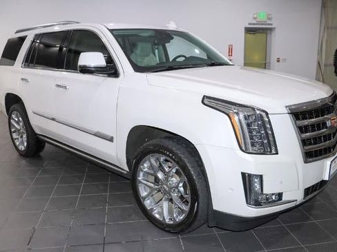Used 2020 Cadillac Escalade Premium Luxury image 6
