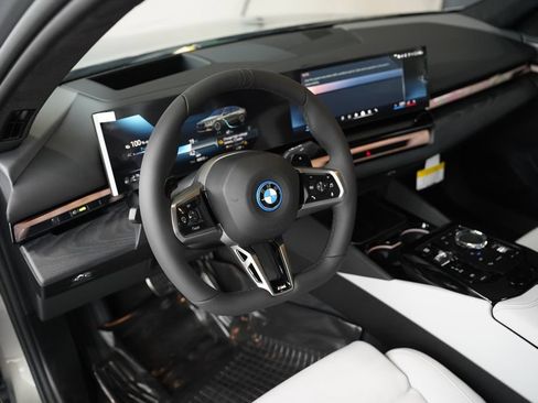 New 2027 BMW 550e xDrive w/ Executive Package AWD/4WD image 4