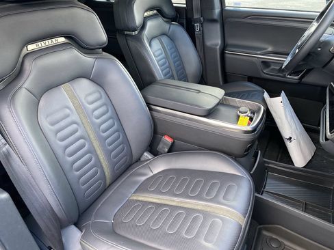 Used 2023 Rivian R1S Adventure AWD/4WD image 34