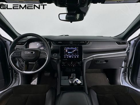 Used 2024 Jeep Grand Cherokee L Laredo image 11