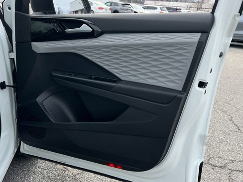 Used 2022 Volkswagen Taos S w/ IQ Drive S Package image 9