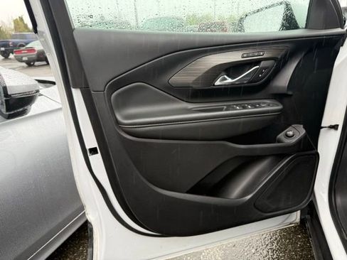 Used 2024 GMC Terrain SLT image 9