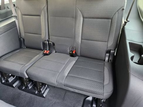 Used 2025 Chevrolet Suburban LS RWD image 32