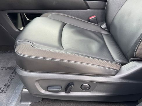 Certified 2025 Nissan Pathfinder SL image 19