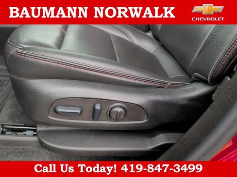 Used 2023 Chevrolet Traverse RS AWD/4WD image 19