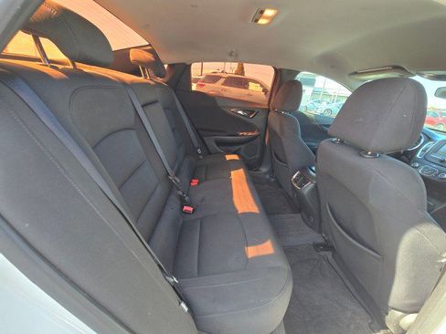 Used 2018 Chevrolet Malibu LT FWD image 15