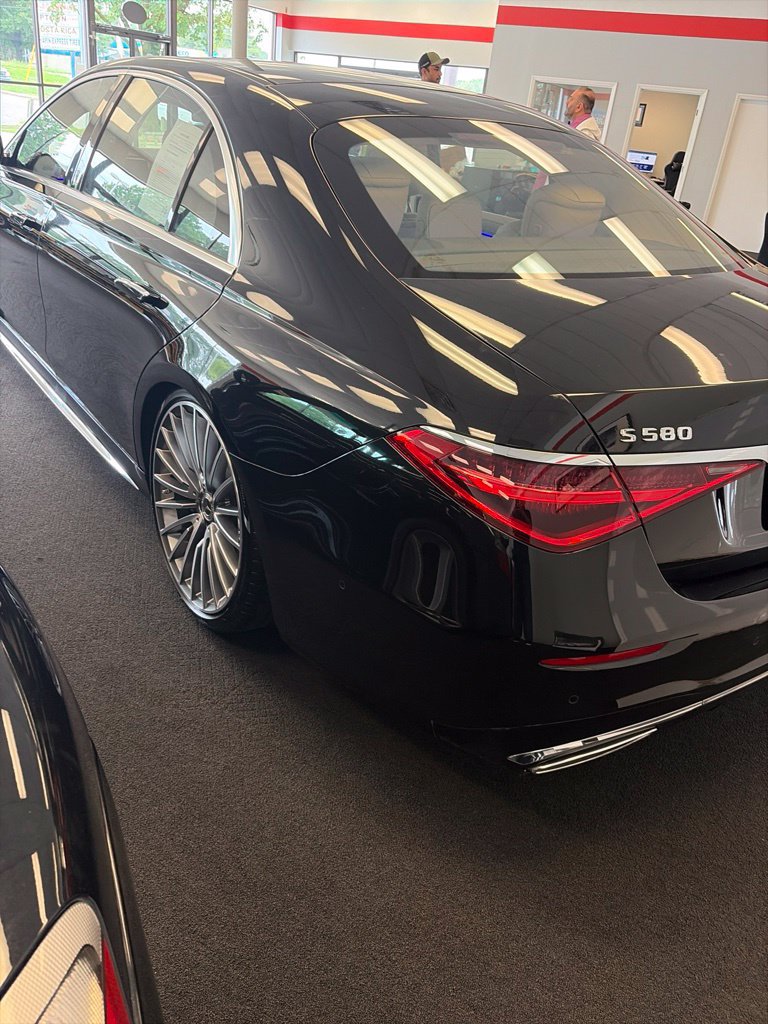 Used 2023 Mercedes-Benz S 580 4MATIC Sedan image 4