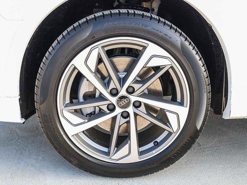 Used 2025 Audi Q3 2.0T Premium image 14