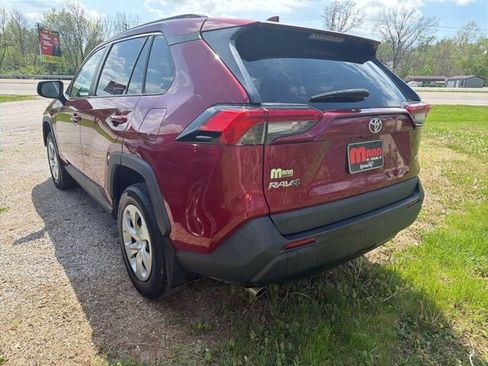 Used 2021 Toyota RAV4 LE FWD image 10