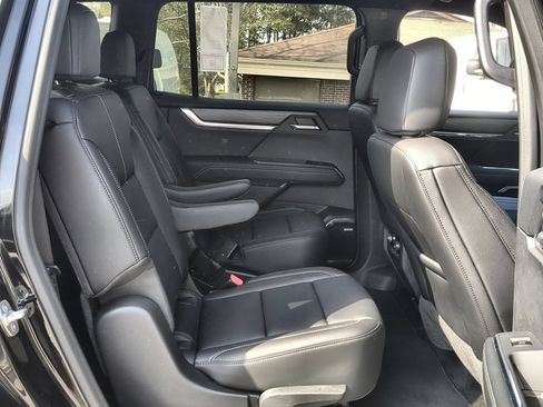 Used 2026 GMC Acadia Elevation w/ Elevation Premium Package FWD image 27