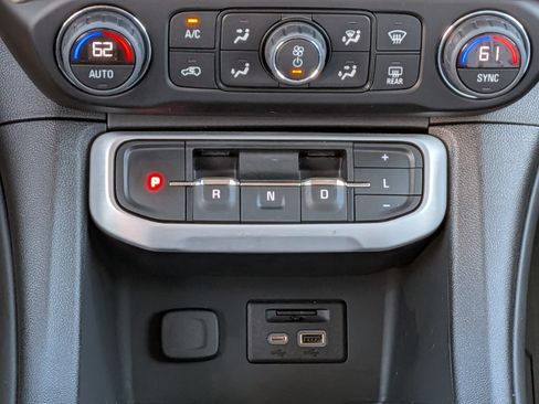 Certified 2023 GMC Acadia SLT w/ Elevation Edition image 18