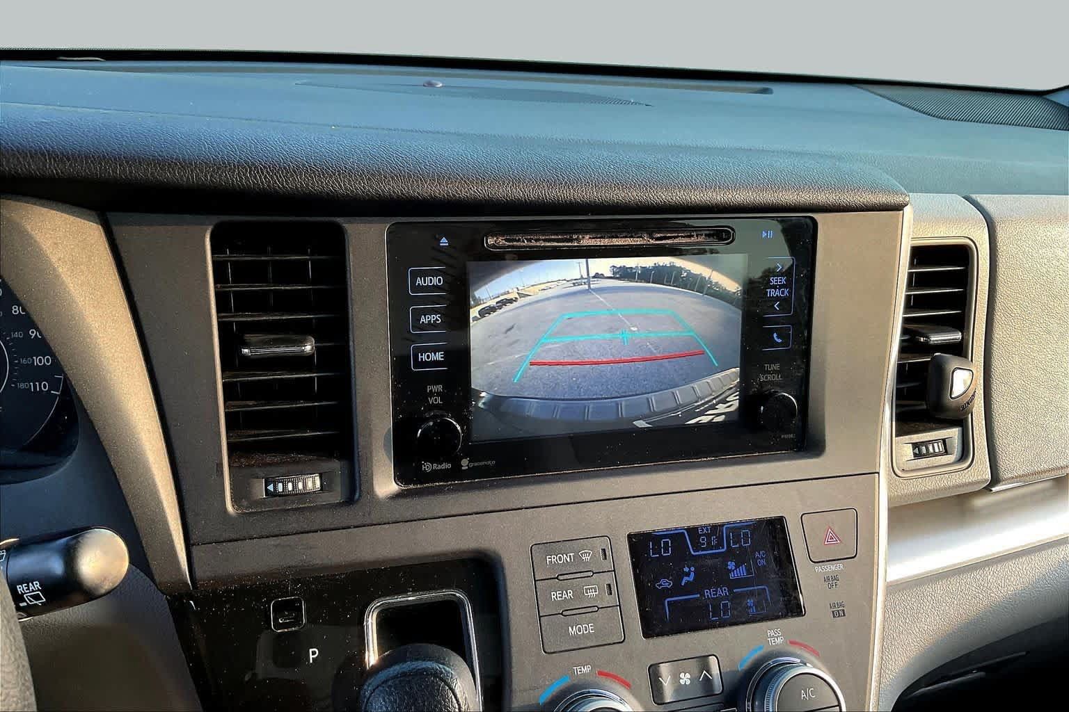 Used 2015 Toyota Sienna LE FWD image 26
