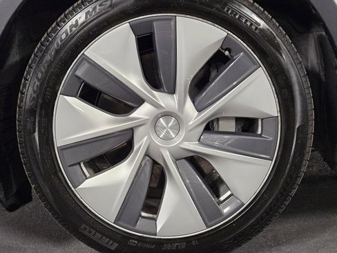 Used 2021 Tesla Model Y Long Range image 23