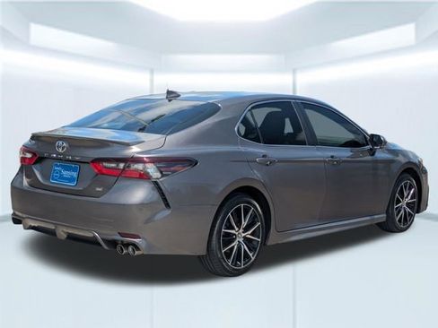 Used 2024 Toyota Camry SE w/ Cold Weather Package FWD image 6