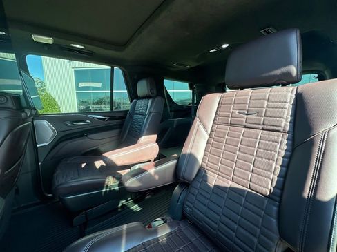 Used 2023 Cadillac Escalade Sport Platinum w/ Heavy-Duty Trailer Package image 22