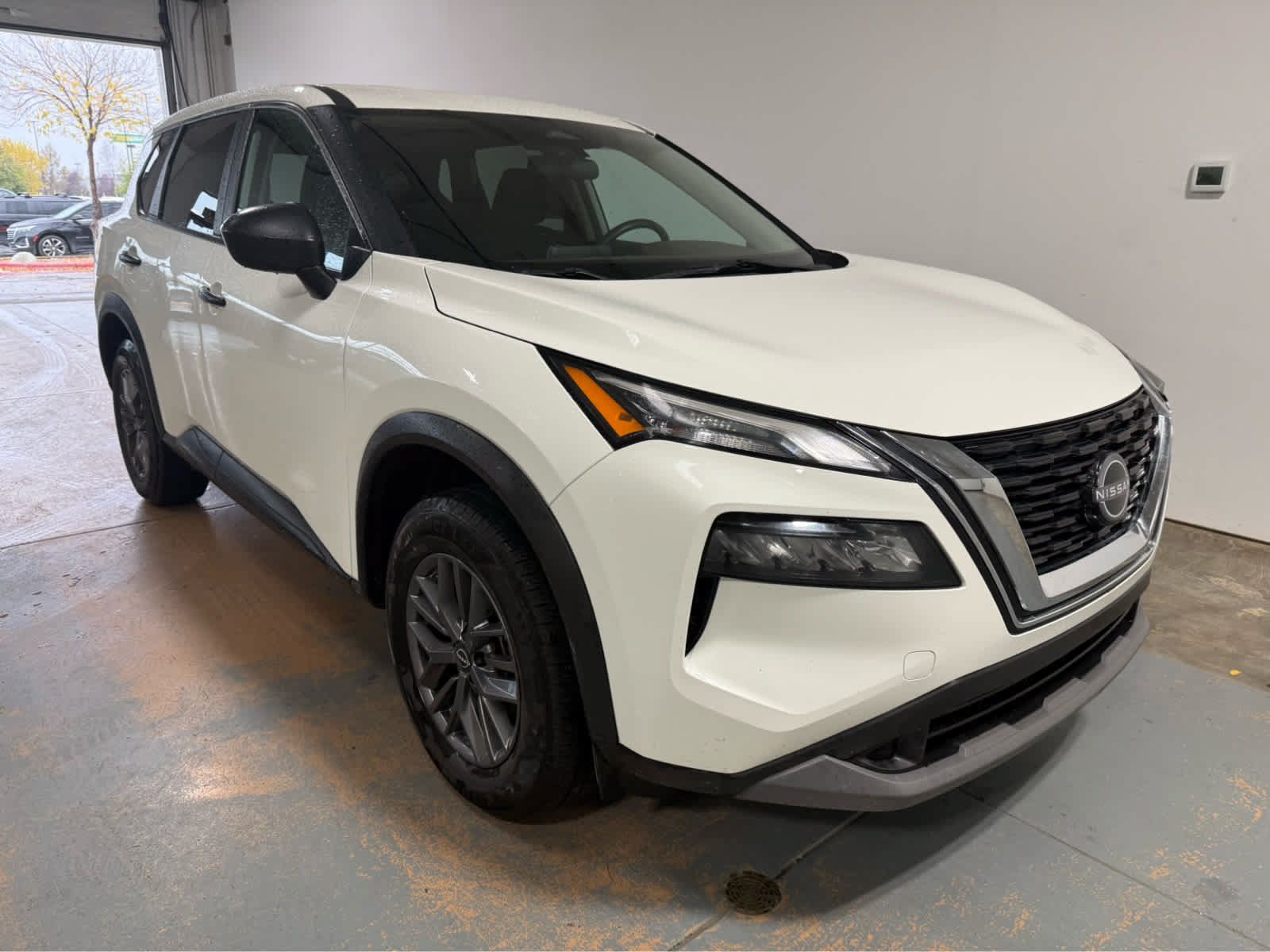 Used 2023 Nissan Rogue S AWD/4WD image 5