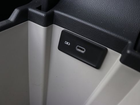 Used 2024 Volkswagen Jetta SE image 31