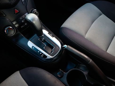 Used 2015 Chevrolet Cruze LS image 35