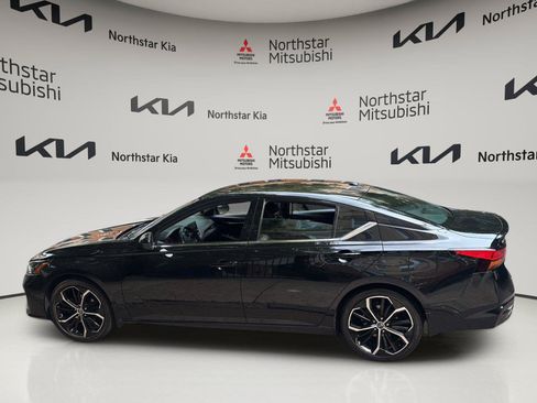 Used 2023 Nissan Altima 2.5 SR FWD image 3