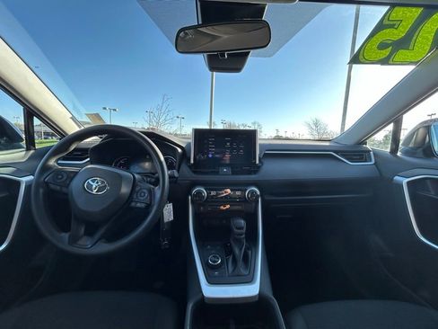 Used 2025 Toyota RAV4 LE AWD/4WD image 9