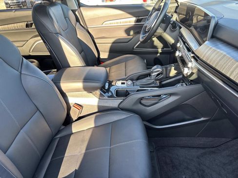 Used 2025 Kia Telluride EX w/ EX Captain's Chair Package image 20