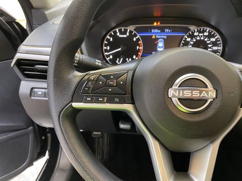Used 2025 Nissan Altima 2.5 SV FWD image 30