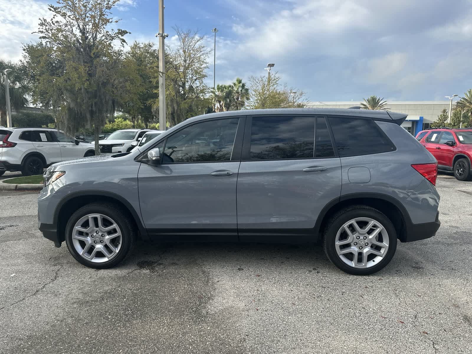 Used 2025 Honda Passport EX-L image 3