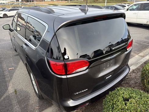 Used 2020 Chrysler Voyager Lxi image 8