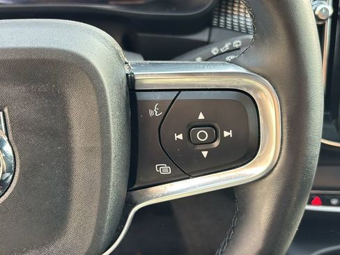 Certified 2025 Volvo XC40 B5 Plus AWD/4WD image 17