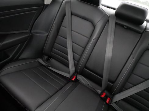 Used 2024 Volkswagen Jetta SE FWD image 12
