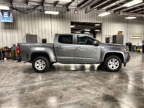 Used 2022 Chevrolet Colorado LT w/ LT Convenience Package image 9
