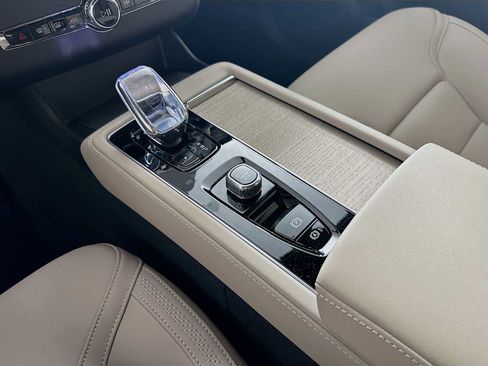 New 2026 Volvo XC90 B6 Plus w/ Protection Package Premier image 16