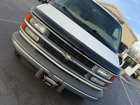 Used 2002 Chevrolet Express 2500 w/ Preferred Equipment Group 2 image 9