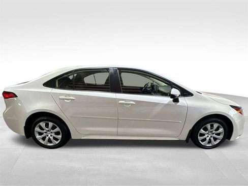 Used 2021 Toyota Corolla LE w/ Carpet Mat Package (TMS) FWD image 4