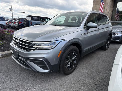 Used 2024 Volkswagen Tiguan SE AWD/4WD image 4