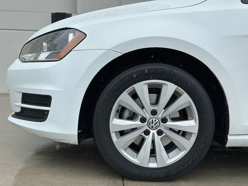 Used 2017 Volkswagen Golf S image 28