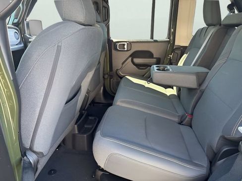 Used 2024 Jeep Wrangler Unlimited w/ Convenience Group AWD/4WD image 31