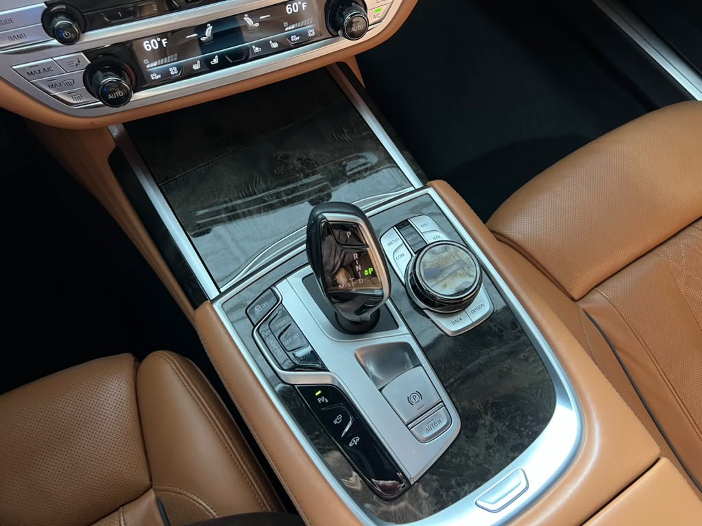 Used 2022 BMW 750i xDrive w/ Executive Package AWD/4WD image 15