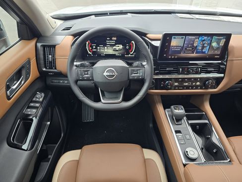 New 2026 Nissan Pathfinder Platinum image 14