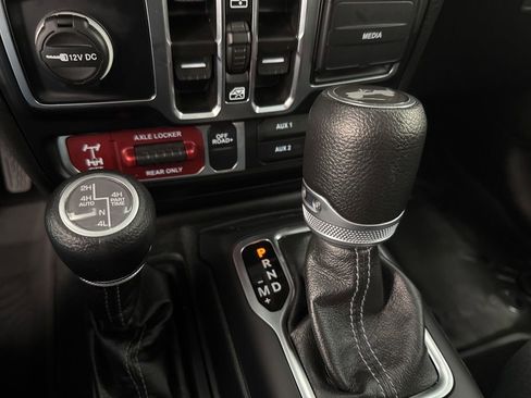 Used 2024 Jeep Wrangler Unlimited AWD/4WD image 27