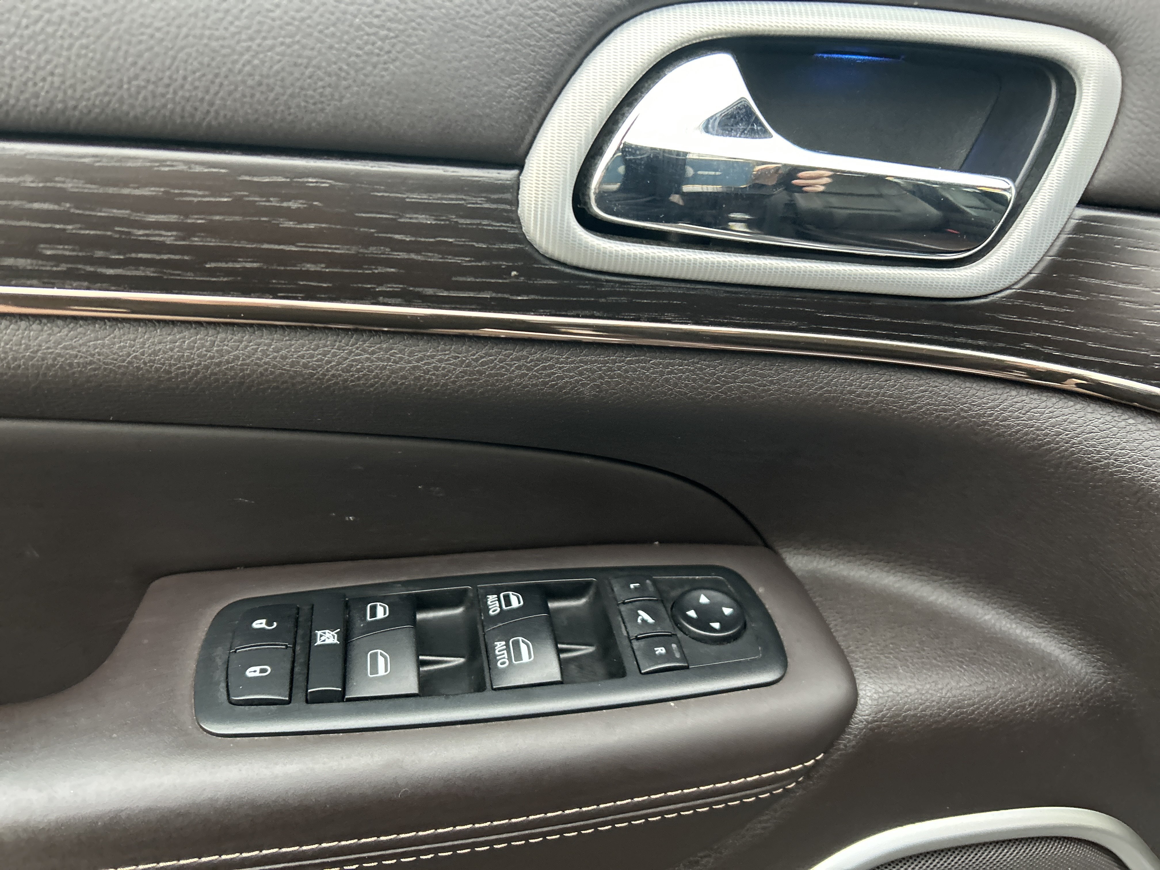 Used 2018 Jeep Grand Cherokee Summit w/ Skid Plate Group AWD/4WD image 10