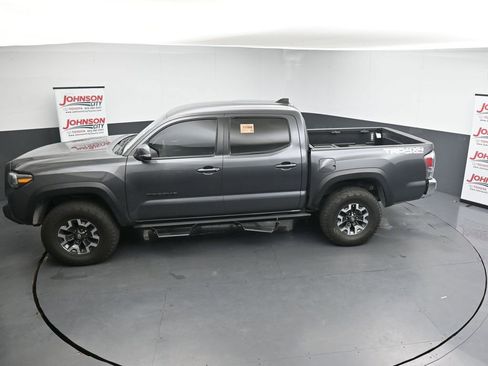 Used 2022 Toyota Tacoma TRD Off-Road AWD/4WD image 13