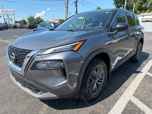 Used 2023 Nissan Rogue S AWD/4WD image 3