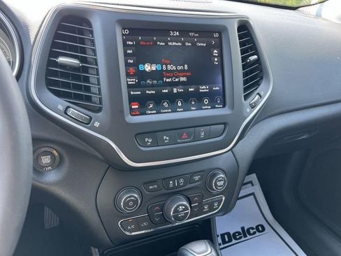 Used 2023 Jeep Cherokee Altitude Lux image 13