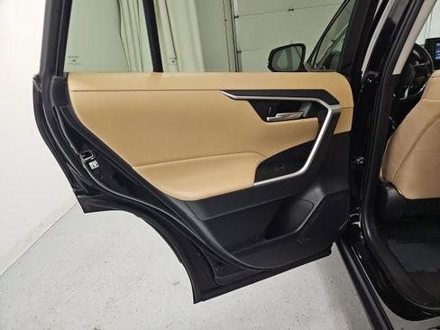 Used 2019 Toyota RAV4 XLE w/ Convenience Package image 28