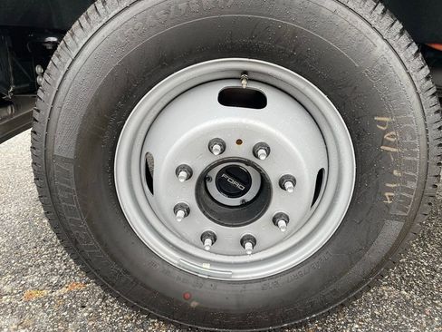New 2025 Ford F350 XL w/ XL Chrome Package image 5
