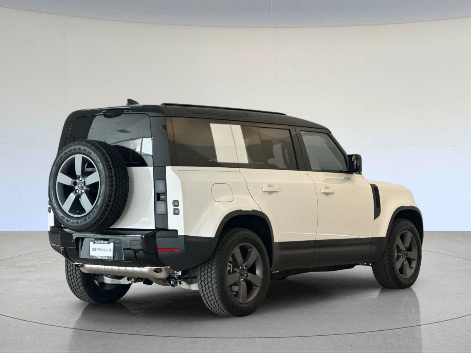 New 2026 Land Rover Defender 110 S AWD/4WD image 6